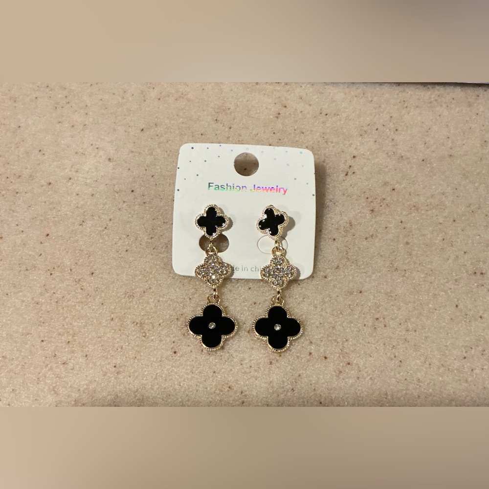 Black Enamel And Rhinestone fashion earrings